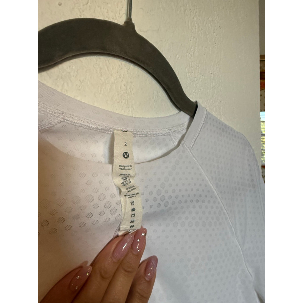 Preowned, Lululemon fast and free race length mesh T-shirt, white, size 2. - Picture 2 of 5